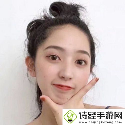 娇妻边打电话边被躁bd在：电话里的沉默被欲望打破，一场难以言喻的情感风暴！