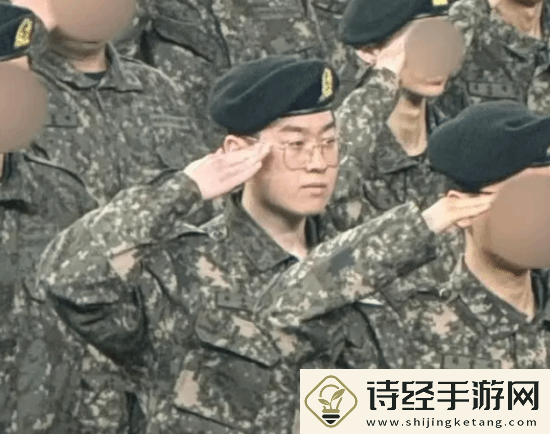 前t1冠军上单zeus也去参加军训了